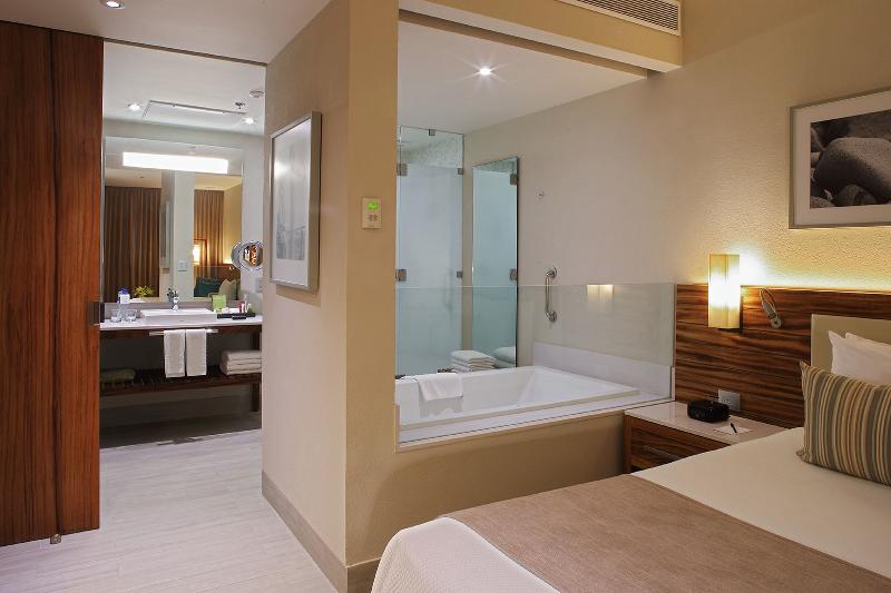 Suite Deluxe Pat King, Emporio Cancun   Buy All Inclusive Option