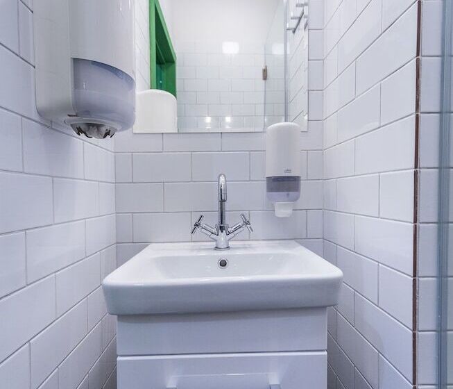 Кровать в Общей Комнате, Icon Hostel