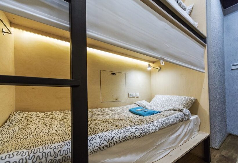 Кровать в Общей Комнате, Icon Hostel