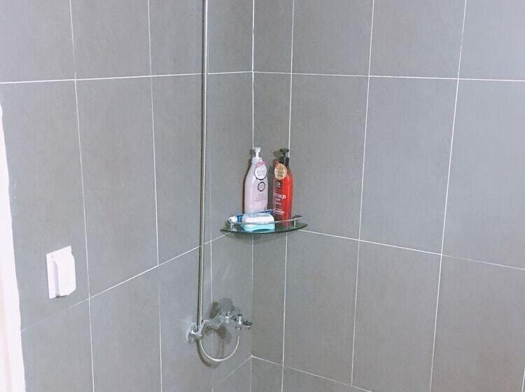 共用房间的床, Lux Guesthouse