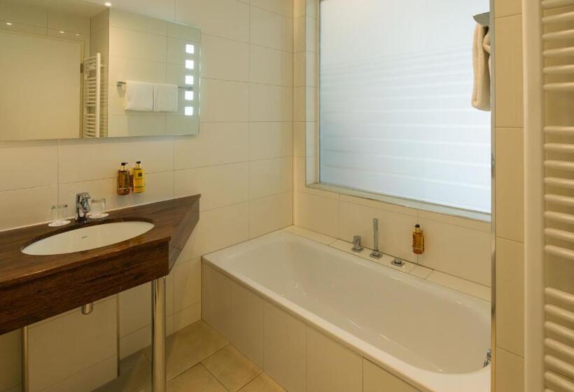Deluxe room with river view, Schopenhauer Hof