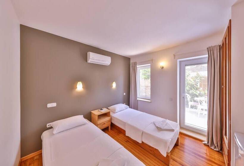 Economy Zimmer, Luna Kaş