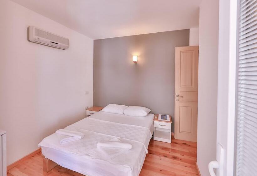 Economy Zimmer, Luna Kaş