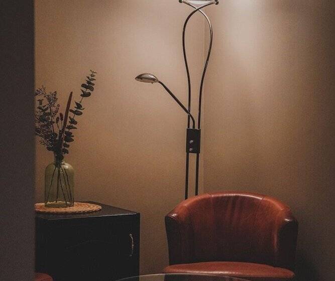 高级大房间, Mojo Hotell