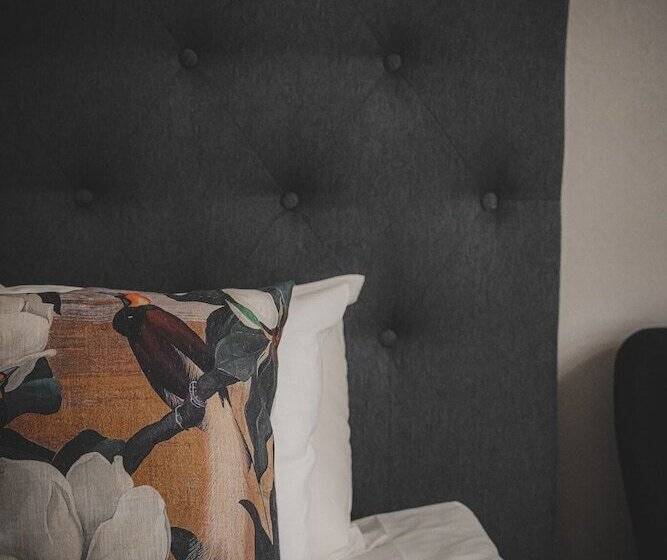 标准单人间, Mojo Hotell