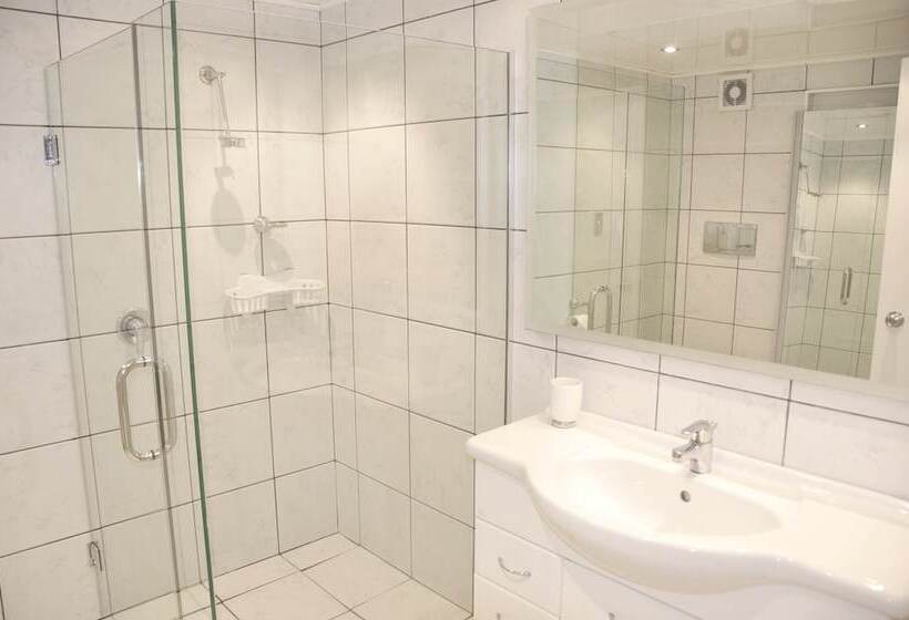 수피리어 스튜디오, St James Apartments