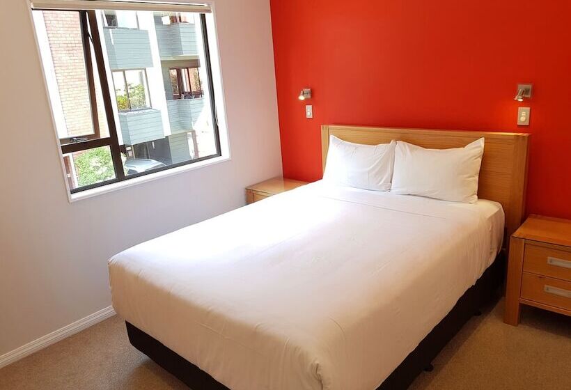 2 베드룸 연립 주택, St James Apartments