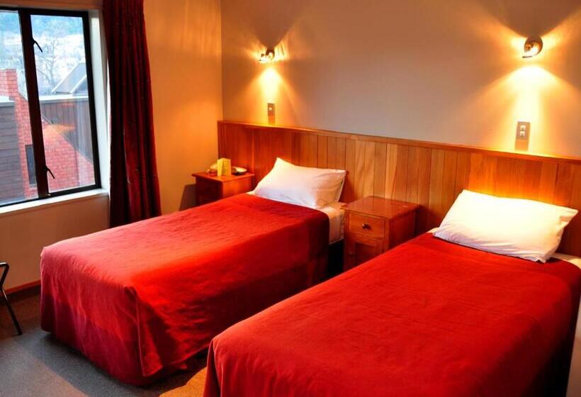 침실 4개 아파트, St James Apartments