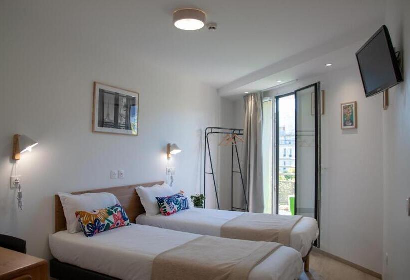 Comfort room with balcony, The People  Paris Bercy