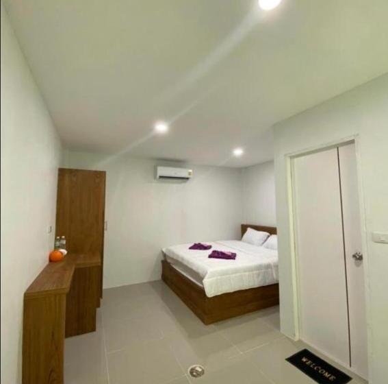 Standardzimmer mit Balkon, Tanyaporn House