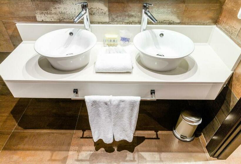 Полулюкс, Hospedium Hotel Los Periquitos