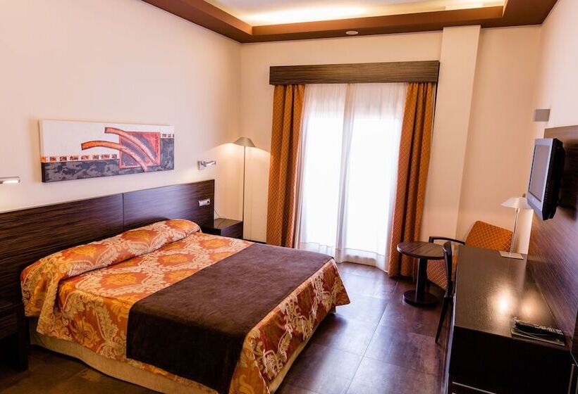 Полулюкс, Hospedium Hotel Los Periquitos