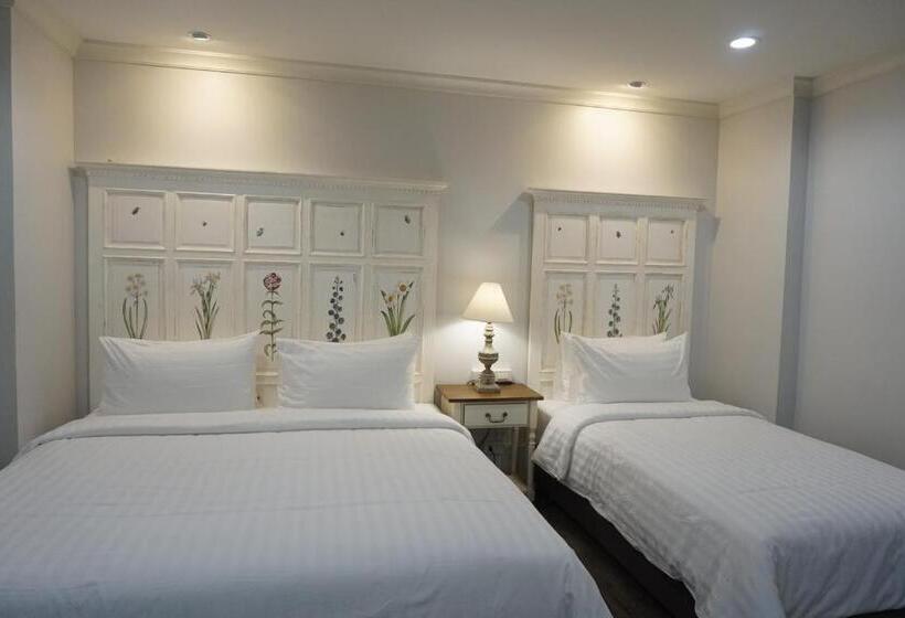 اتاق لوکس سه تخته, Marquise Boutique