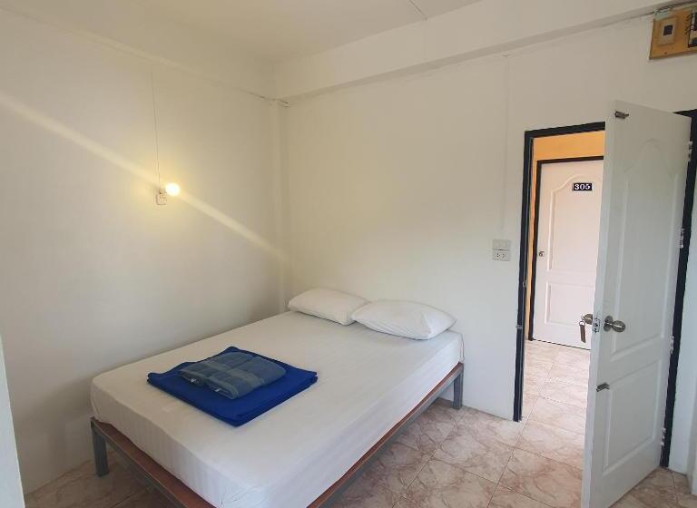 اتاق اکونومی, 8 Homestel