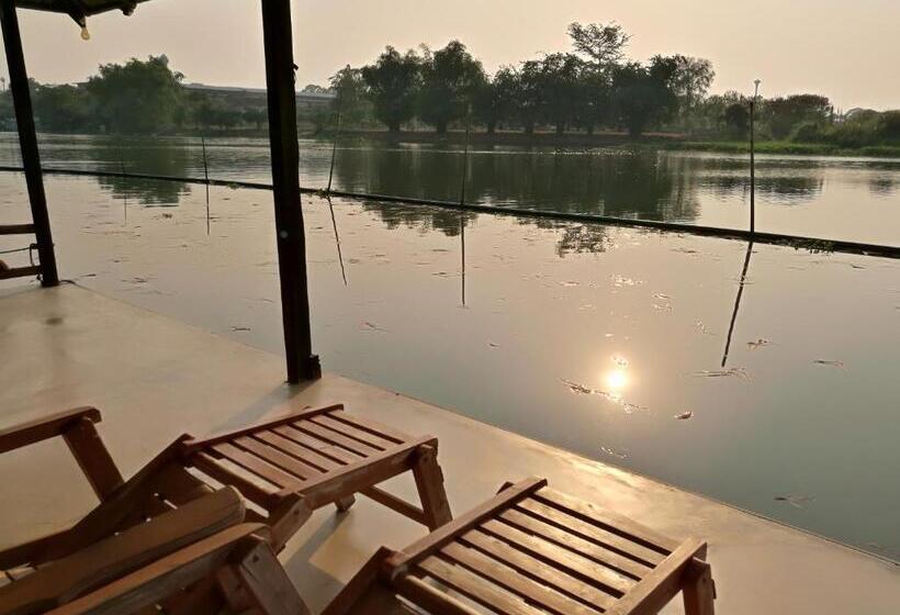 リバービュースイート, River Marina Resort