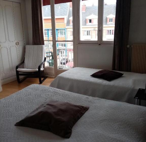 Трехместный Номер Стандарт с Балконом, Hôtel De La Poste