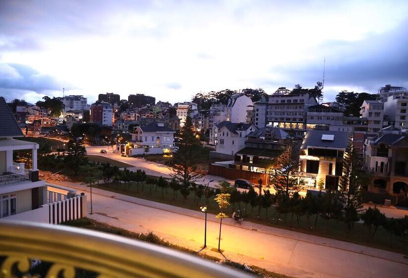 اتاق لوکس چهار تخته, Sugar Land Villa Hotel Dalat