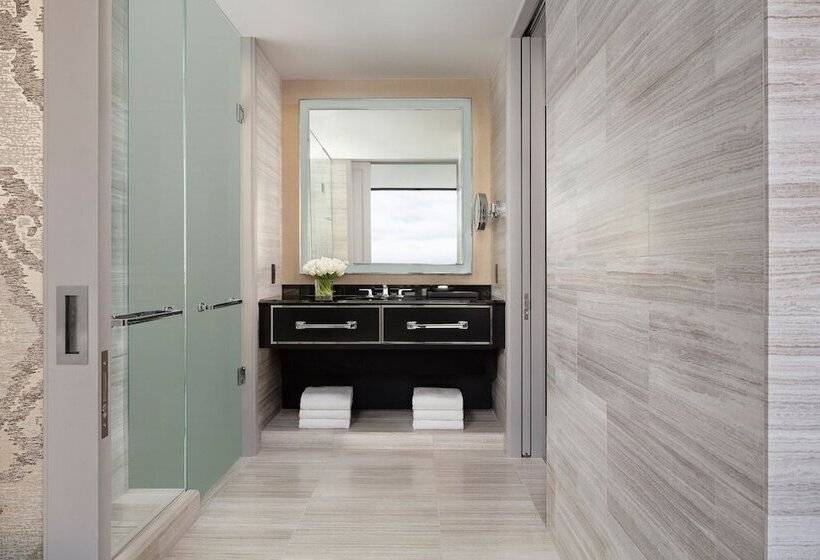 장애인용 디럭스룸, Four Seasons Hotel One Dalton Street, Boston