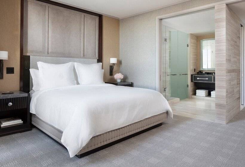 장애인용 디럭스룸, Four Seasons Hotel One Dalton Street, Boston