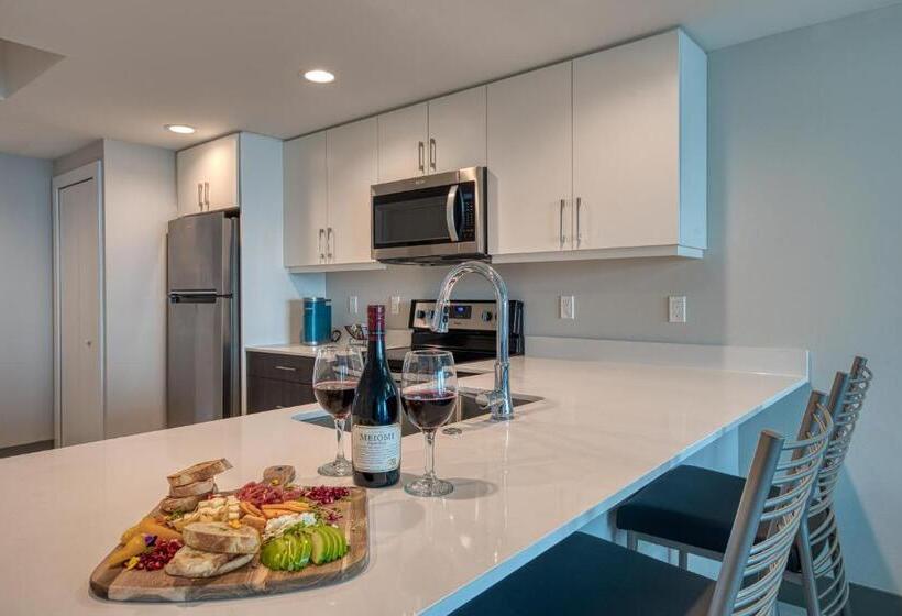 سوئیت پریمیوم 2 خوابه, Fusion Resort Waterfront Suites