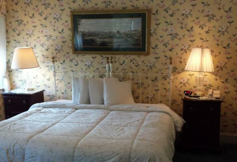 스위트 킹사이즈 침대, The Country Inn Of Berkeley Springs