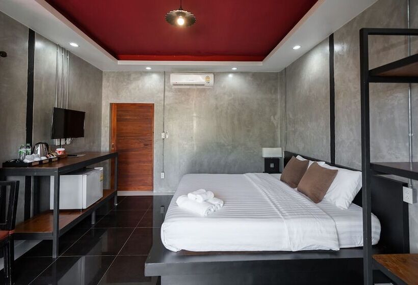 غرفة قياسية مطلّة علي حمام السباحة, The Loft Panwa Resort