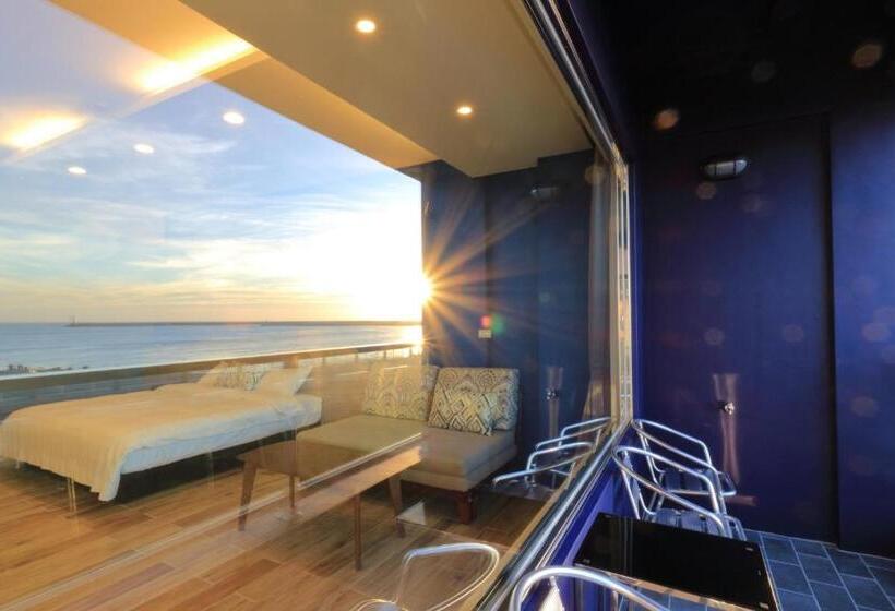 اتاق استاندارد با چشم‌انداز دریا, Two Home Inn
