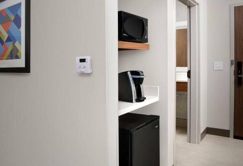 Президентский Люкс, Holiday Inn Express & Suites Kingsland I 95 Naval Base Area, An Ihg
