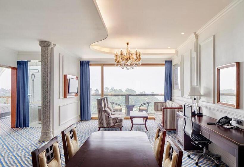 Королевский Люкс, Goldone Hotel & Suites