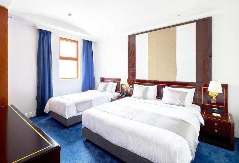 Королевский Люкс, Goldone Hotel & Suites