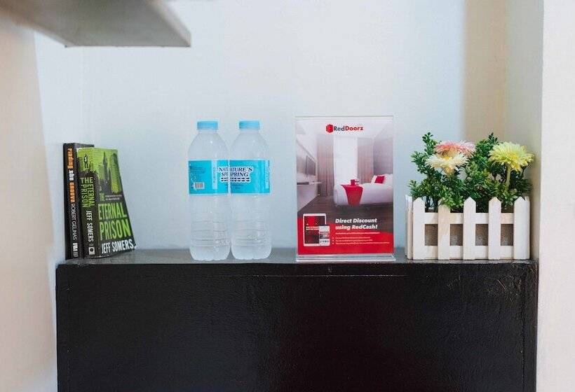 Номер Стандарт, Reddoorz Near G Mall Bajada