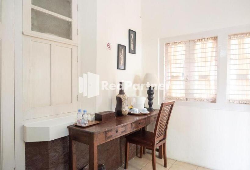 Люкс, Monginsidi Guest House Syariah Malioboro Yogyakarta Mitra Reddoorz