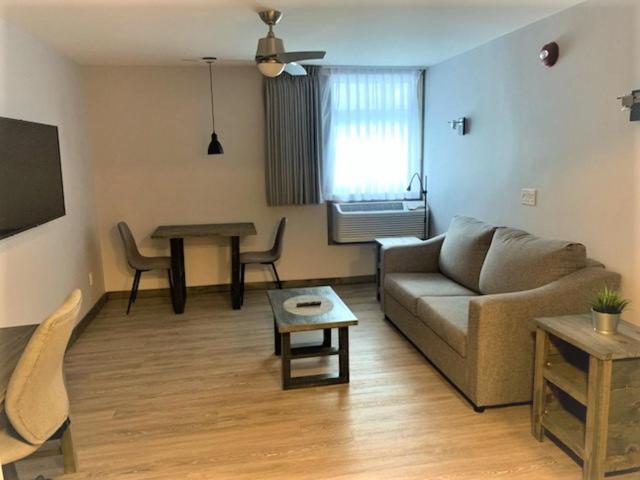 Президентский Люкс, Hôtel Far Hills