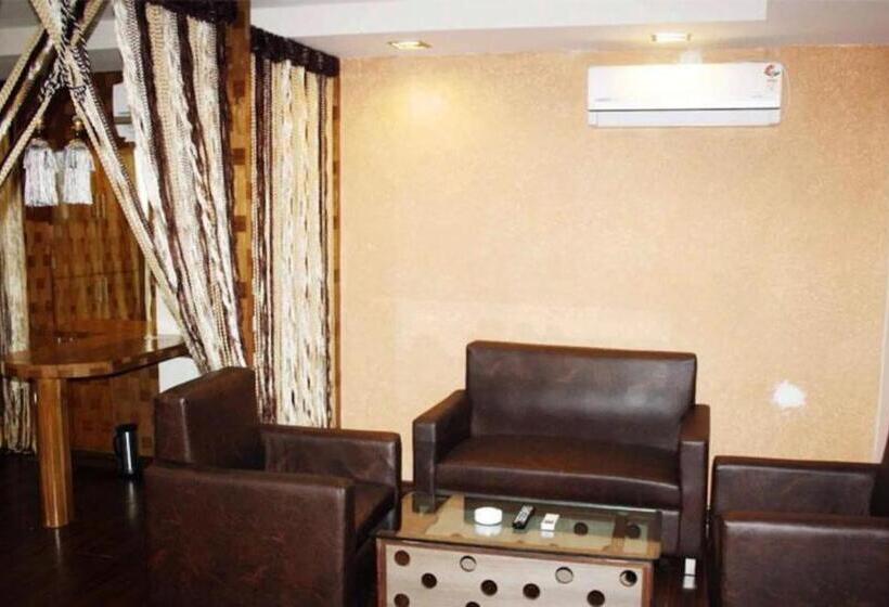 Трехместный Президентский, Fabhotel Raj Residency Ii