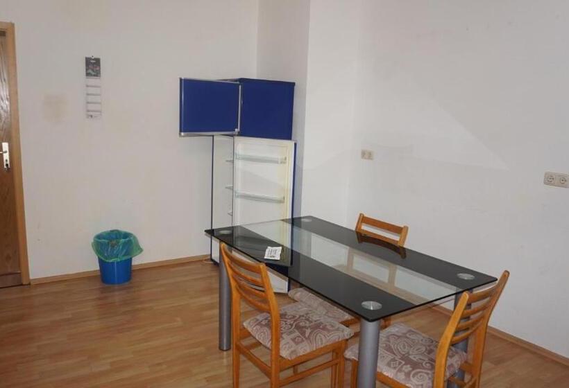 Трехместный Номер Стандарт Совместная Ванная, Hostel Vorharz Aschersleben