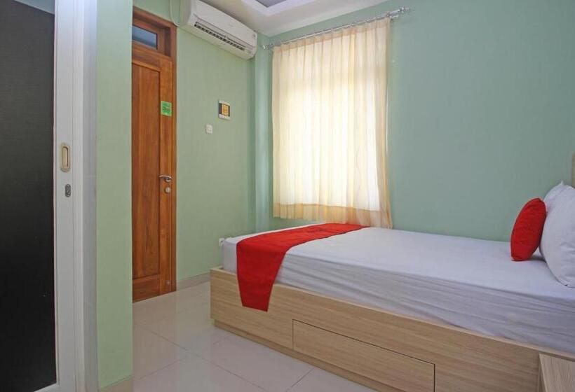 Номер Стандарт, Reddoorz Near Solo Balapan Station
