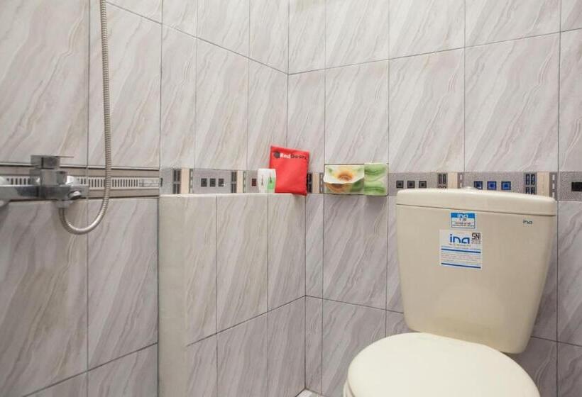 Номер Стандарт, Reddoorz Near Banyuwangi Baru Station