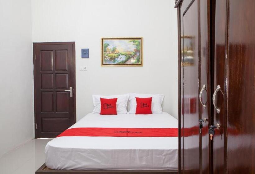 Номер Стандарт, Reddoorz Near Banyuwangi Baru Station