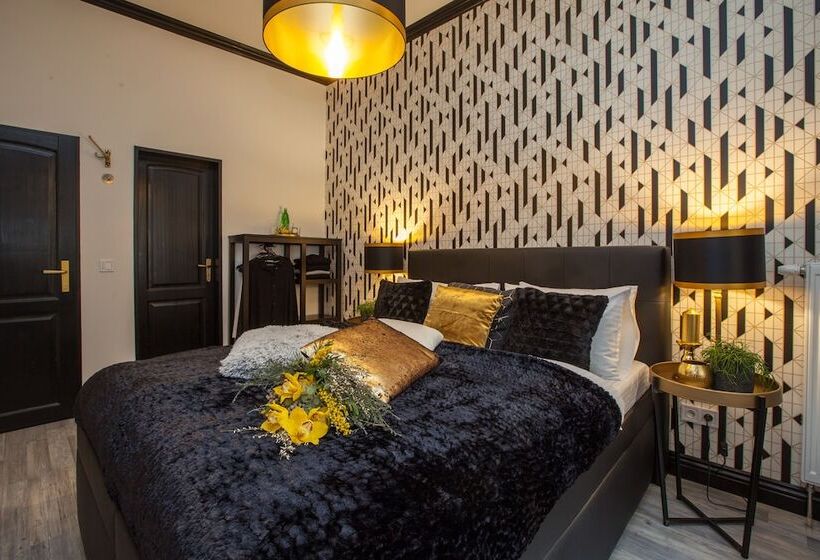 اتاق لوکس با بالکن, Golden Prague Rooms