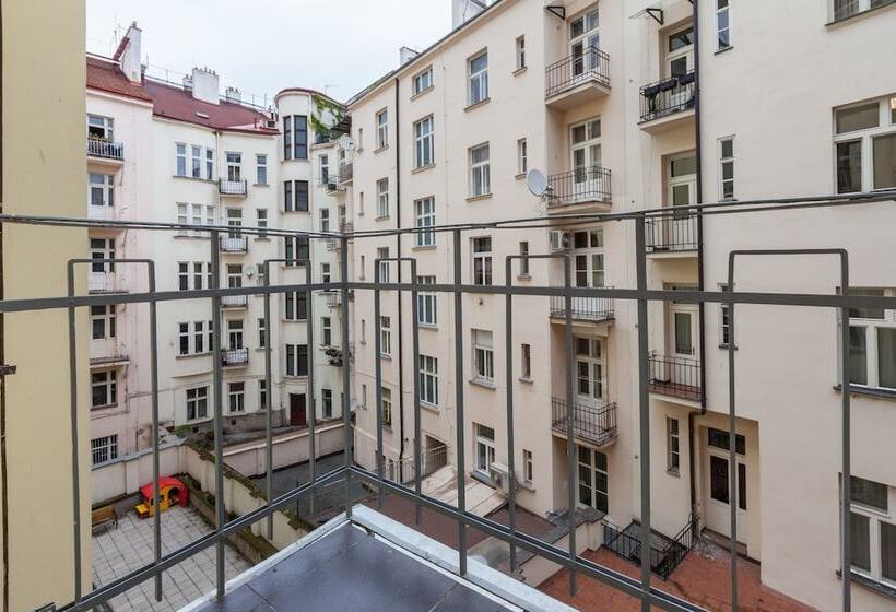 اتاق لوکس با بالکن, Golden Prague Rooms