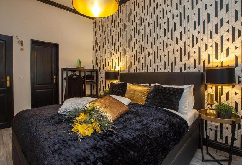 اتاق لوکس با بالکن, Golden Prague Rooms