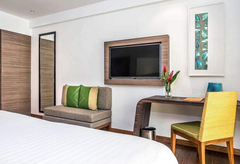 带大床的标准间, Holiday Inn Resort Phuket Karon Beach, An Ihg