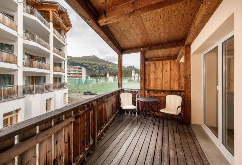 اتاق سوپریور با بالکن, Lenzerhorn