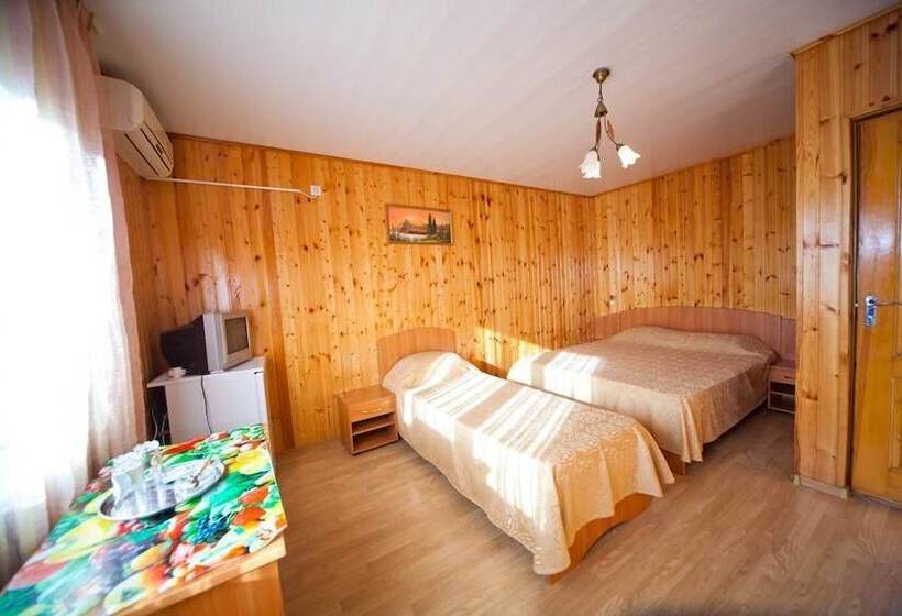اتاق استاندارد سه نفره, Lera Guest House