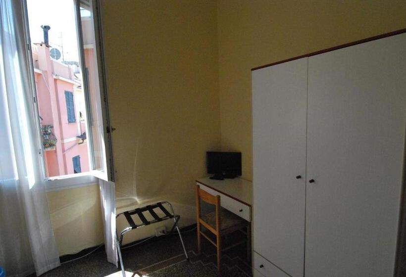 Quarto Estandar Individual Banheiro Compartilhado, Albergo La Vela