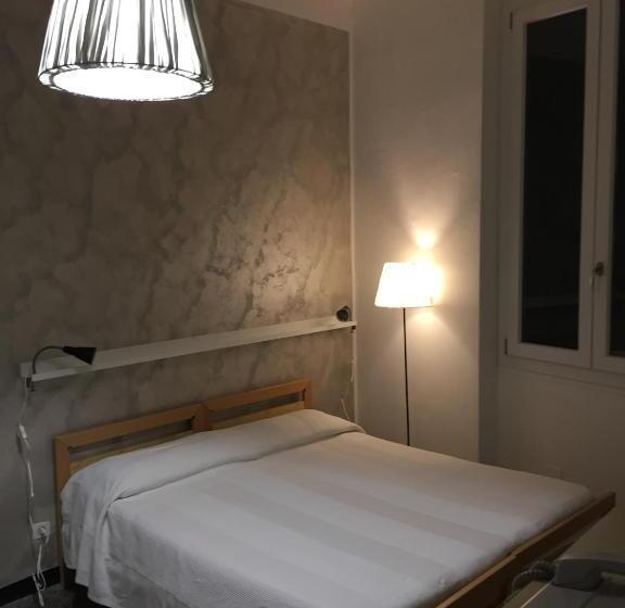 Quarto Estandar Banheiro Compartilhado, Albergo La Vela