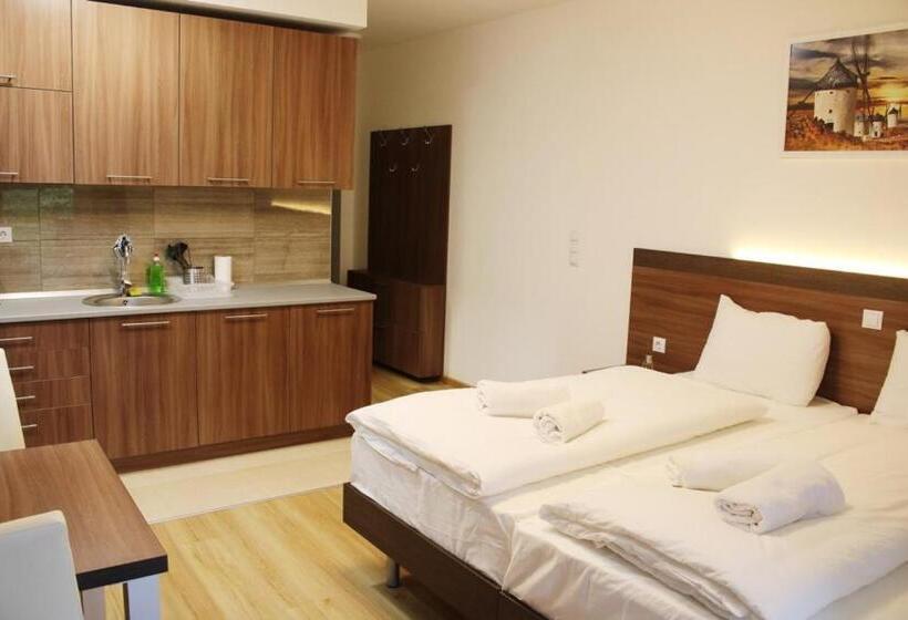Escritório Estándar, Corvin Holiday Apartments