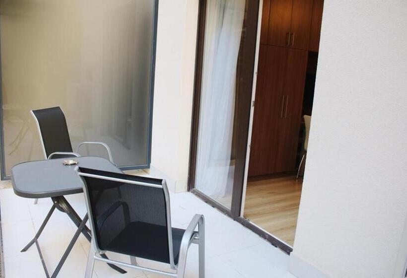 Escritório Estándar, Corvin Holiday Apartments