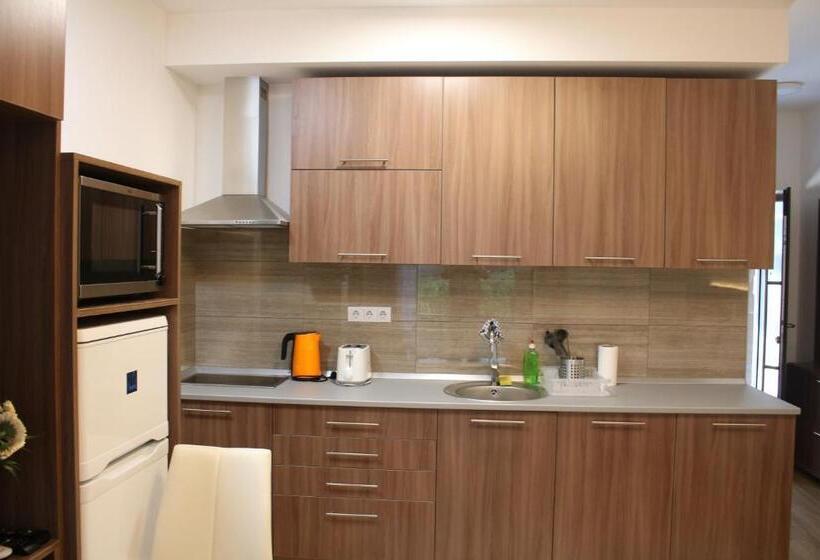 Escritório Estándar, Corvin Holiday Apartments