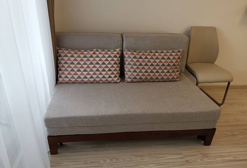 Escritório Estándar, Corvin Holiday Apartments